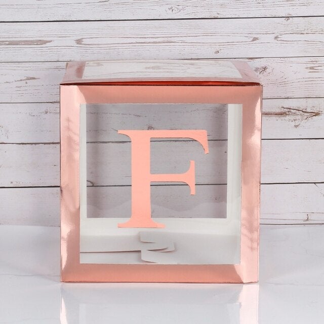 Cube avec lettres de l’alphabet pour decoration anniversaire