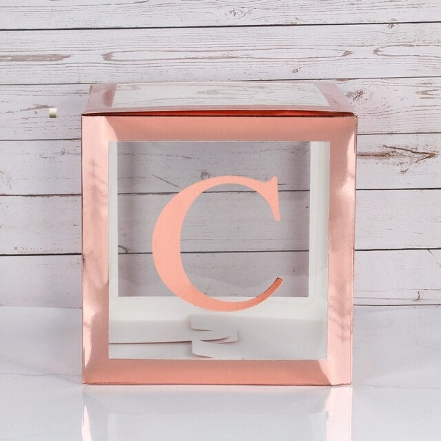Cube avec lettres de l’alphabet pour decoration anniversaire