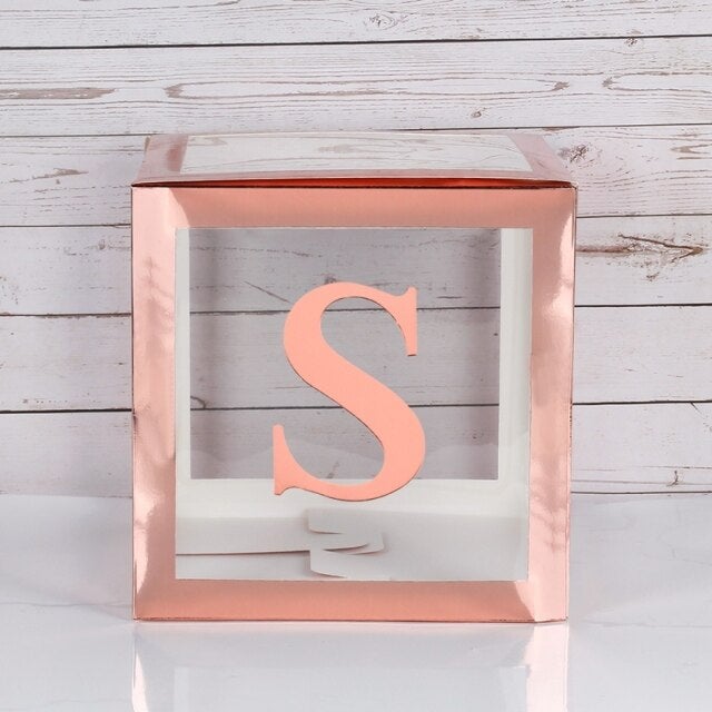Cube avec lettres de l’alphabet pour decoration anniversaire