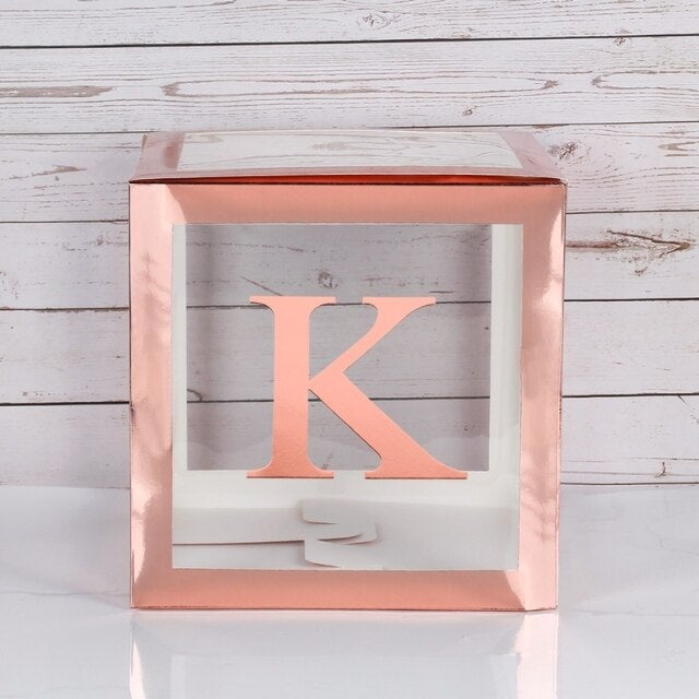 Cube avec lettres de l’alphabet pour decoration anniversaire