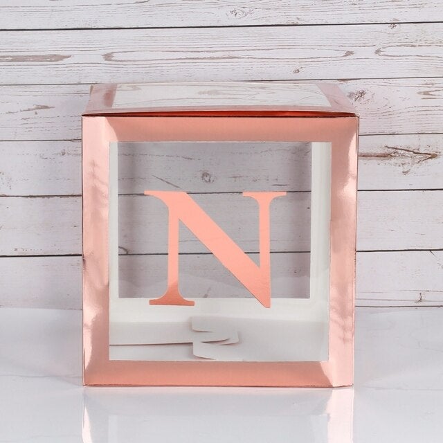 Cube avec lettres de l’alphabet pour decoration anniversaire