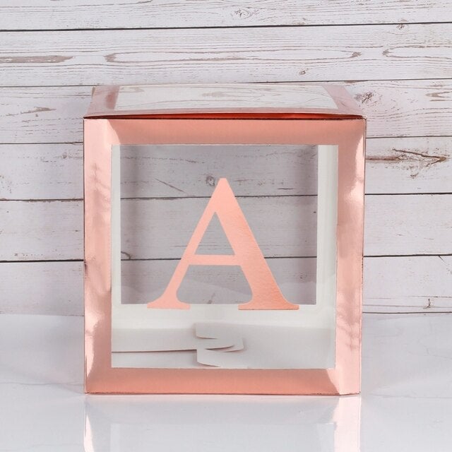 Cube avec lettres de l’alphabet pour decoration anniversaire