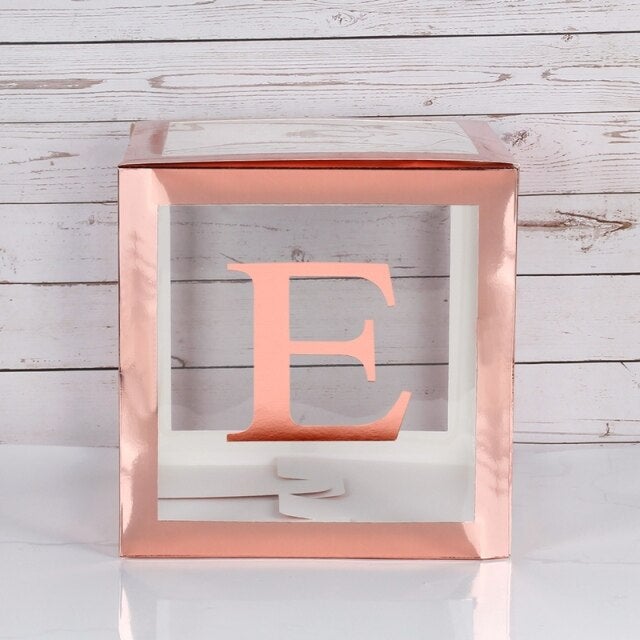 Cube avec lettres de l’alphabet pour decoration anniversaire