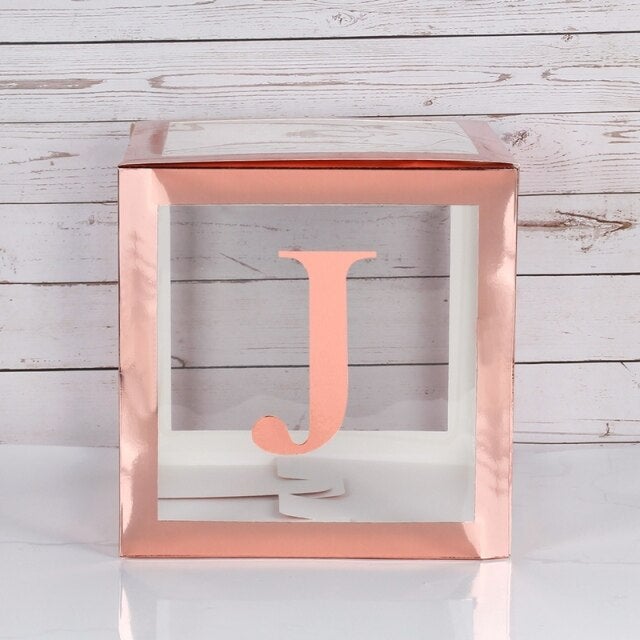 Cube avec lettres de l’alphabet pour decoration anniversaire