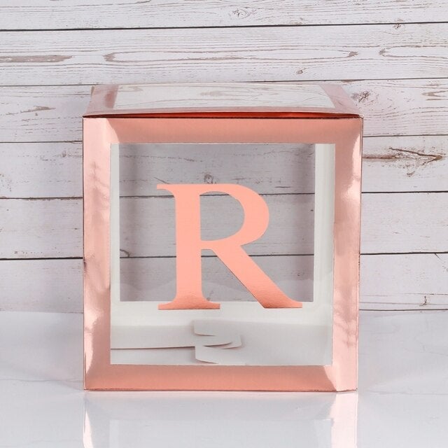 Cube avec lettres de l’alphabet pour decoration anniversaire