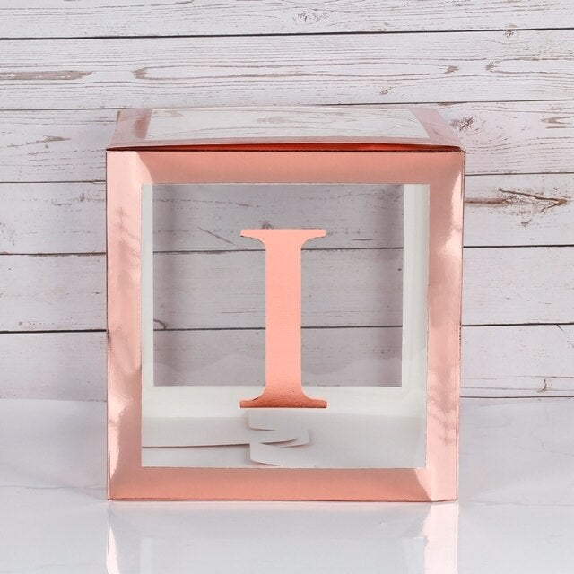 Cube avec lettres de l’alphabet pour decoration anniversaire