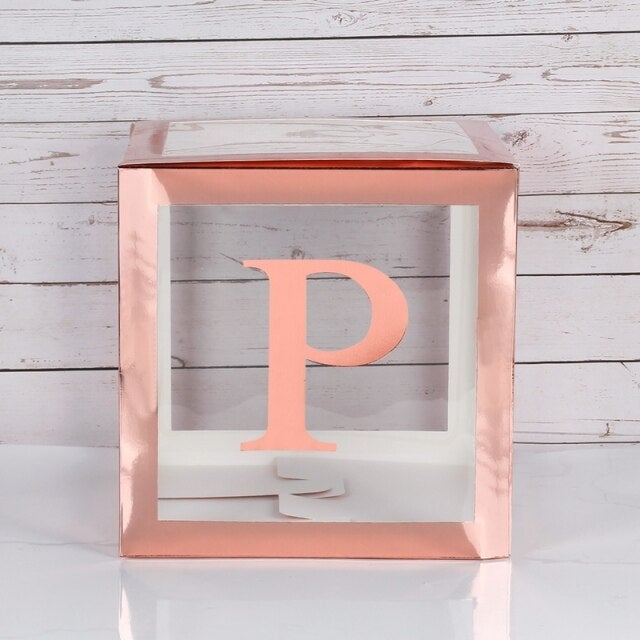 Cube avec lettres de l’alphabet pour decoration anniversaire
