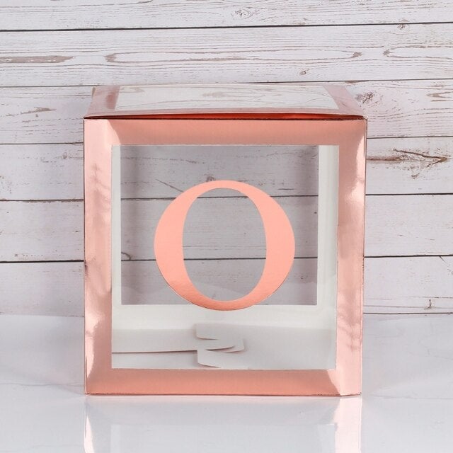 Cube avec lettres de l’alphabet pour decoration anniversaire