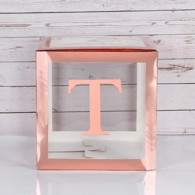 Cube avec lettres de l’alphabet pour decoration anniversaire