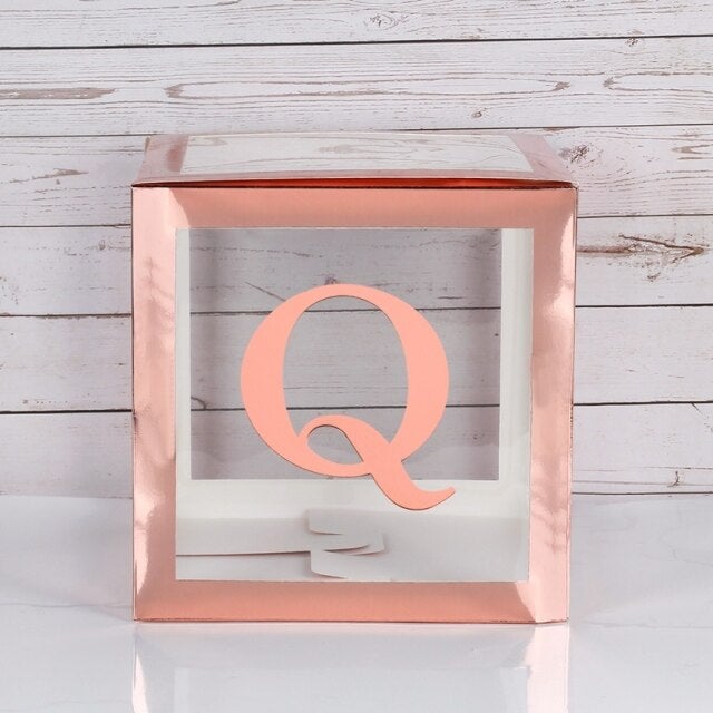 Cube avec lettres de l’alphabet pour decoration anniversaire