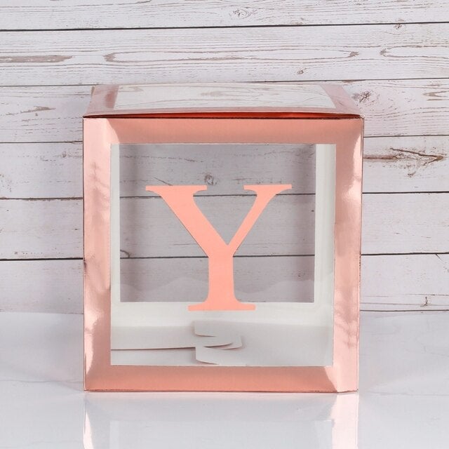 Cube avec lettres de l’alphabet pour decoration anniversaire