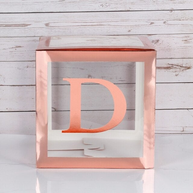Cube avec lettres de l’alphabet pour decoration anniversaire