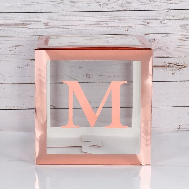 Cube avec lettres de l’alphabet pour decoration anniversaire